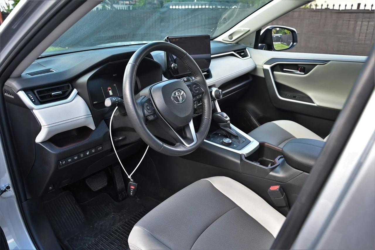 Toyota RAV4 photo 11