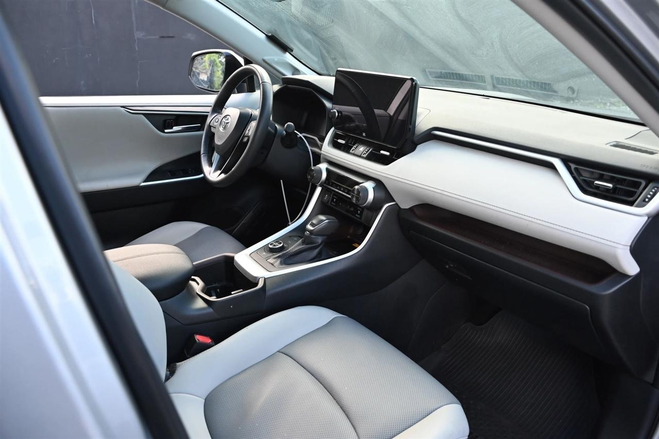 Toyota RAV4 photo 15