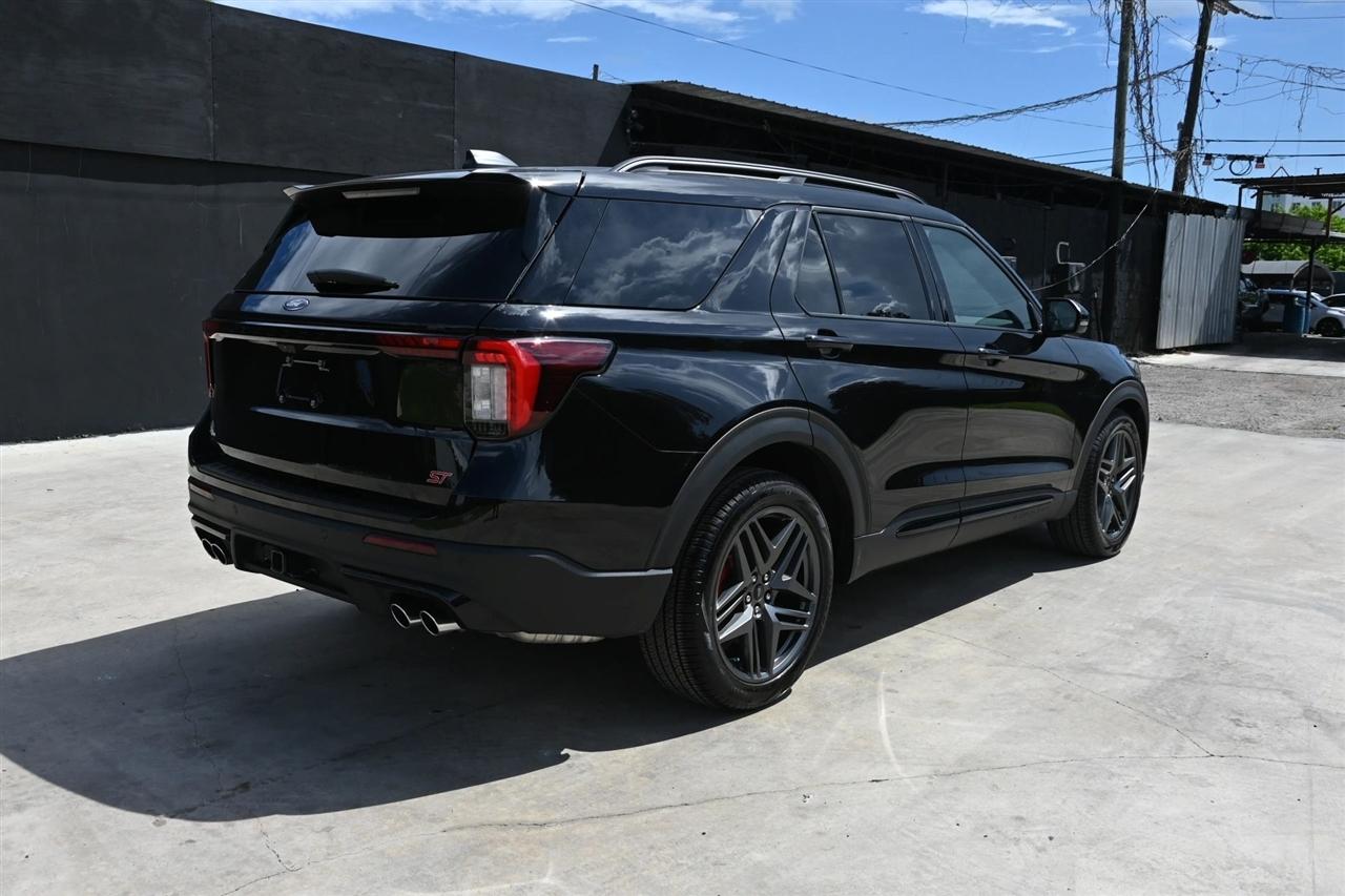 Ford Explorer photo 5