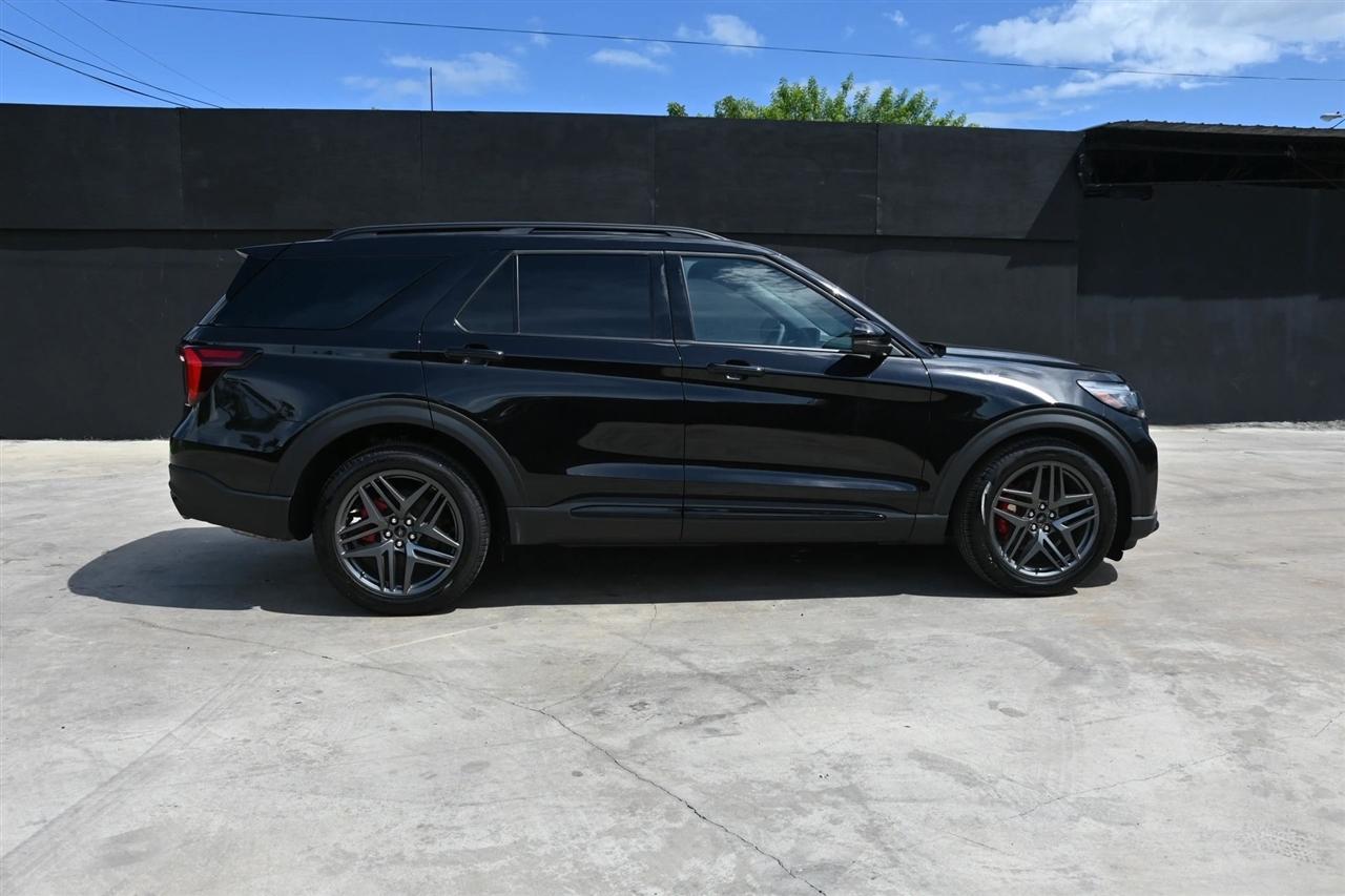 Ford Explorer photo 6