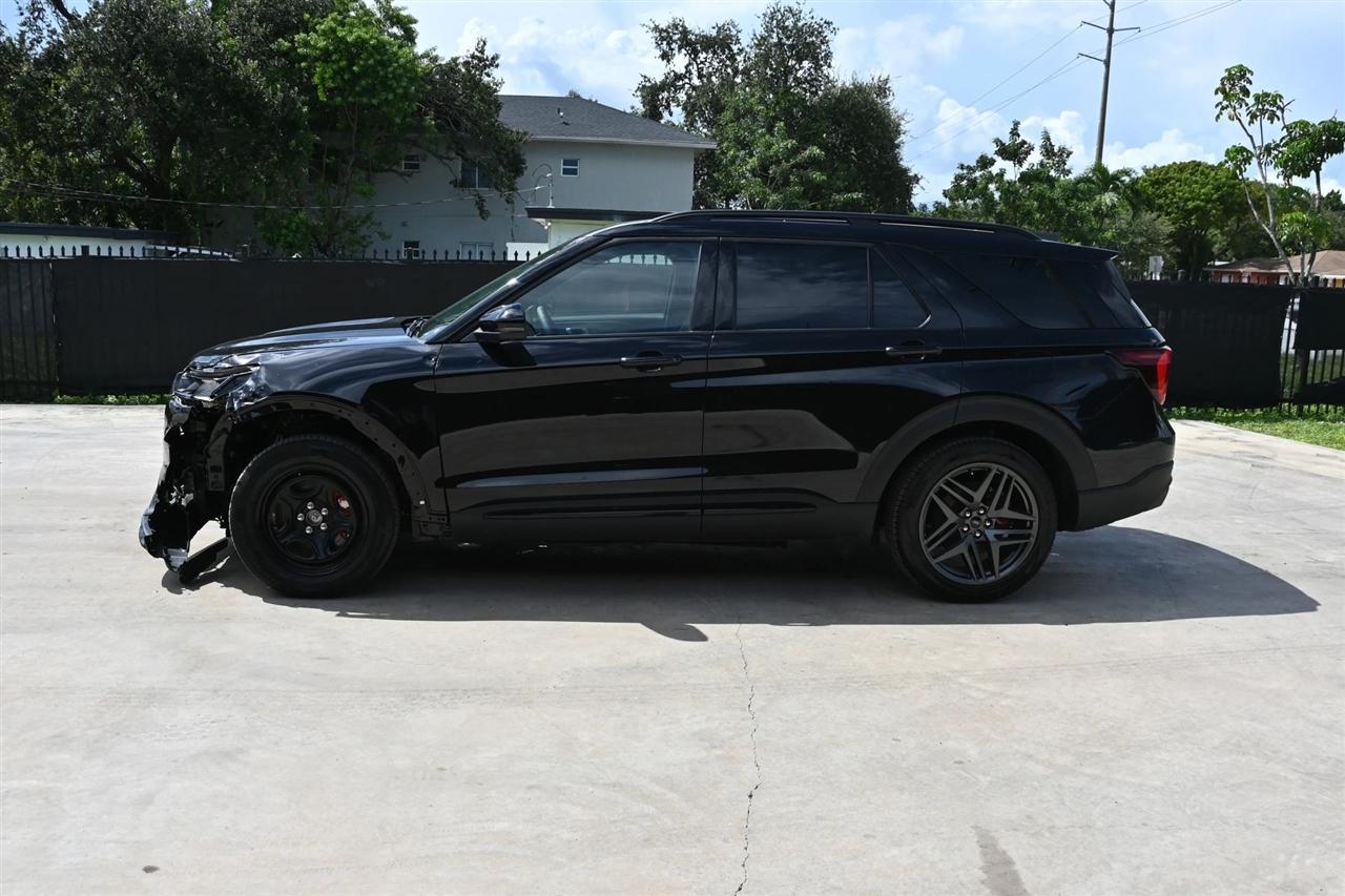 Ford Explorer photo 7