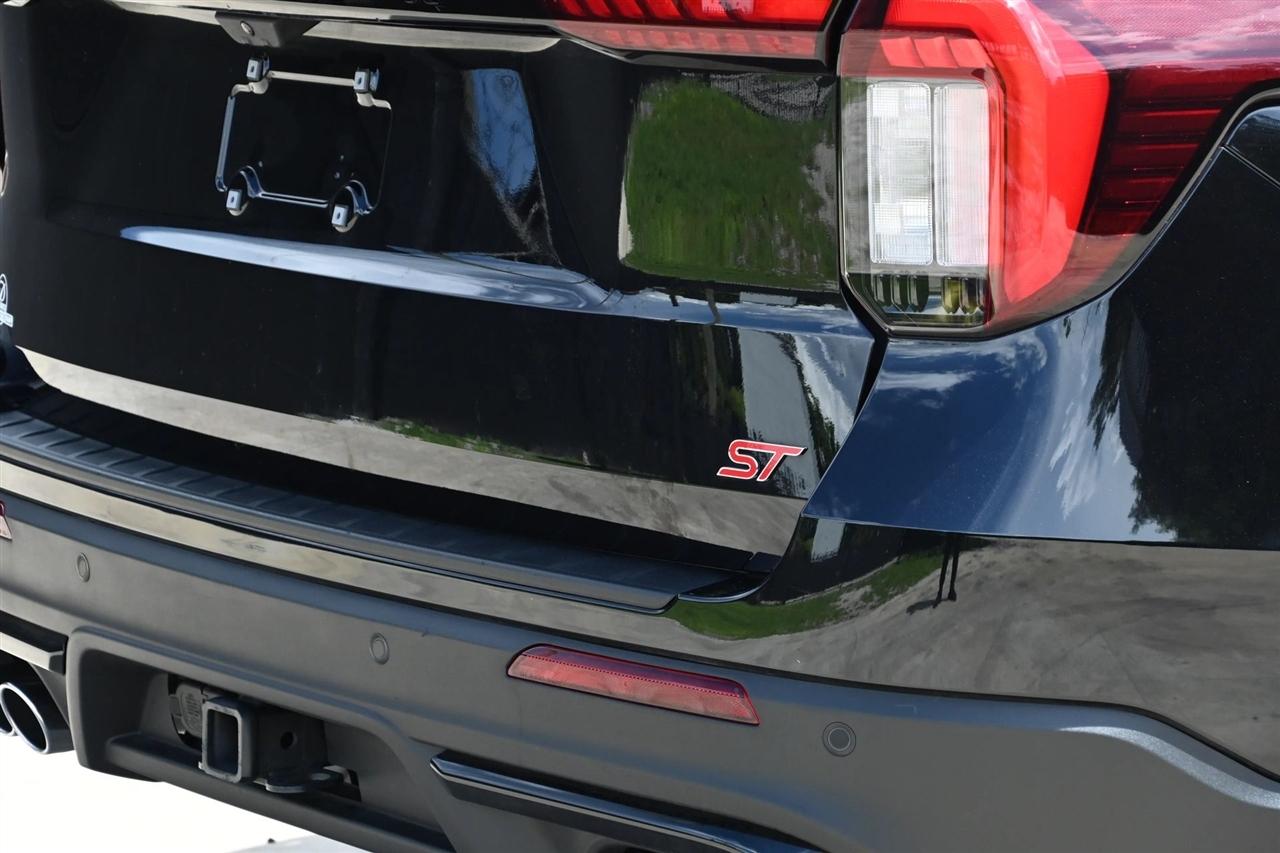 Ford Explorer photo 8
