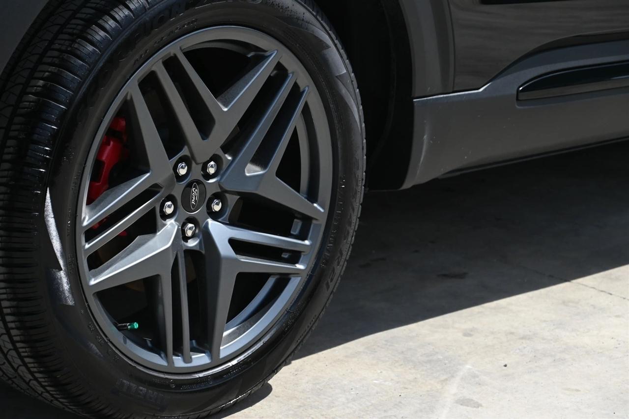 Ford Explorer photo 9