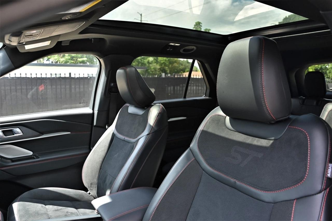 Ford Explorer photo 14