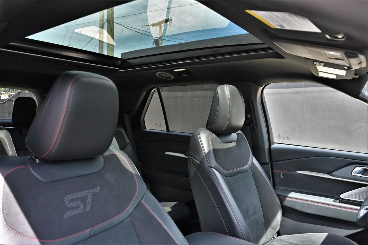 Ford Explorer photo 15