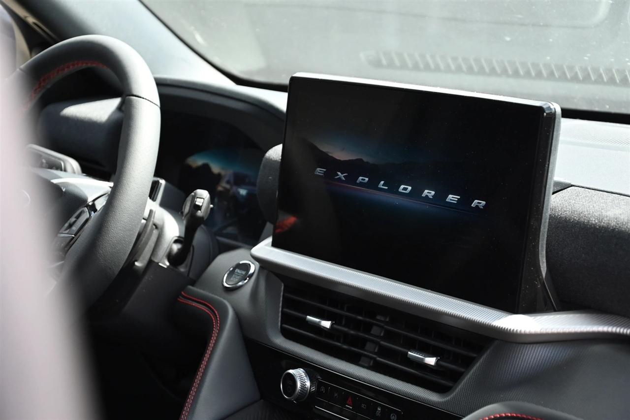 Ford Explorer photo 19