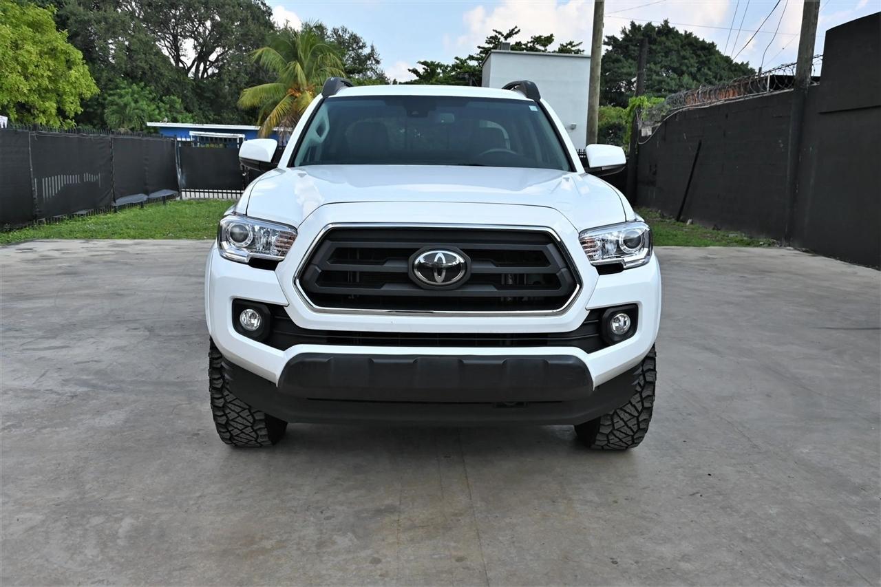 Toyota Tacoma photo 2
