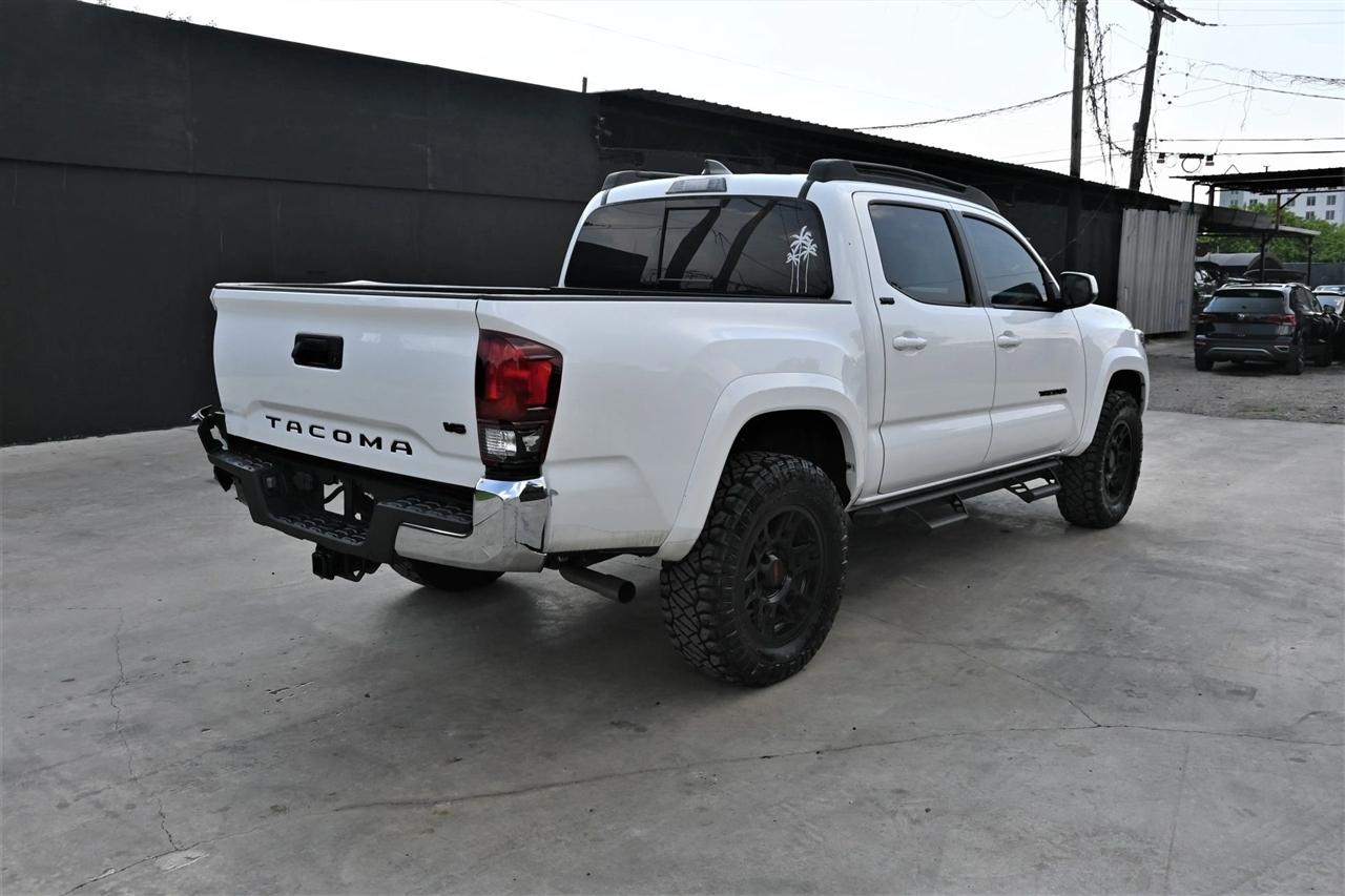 Toyota Tacoma photo 4