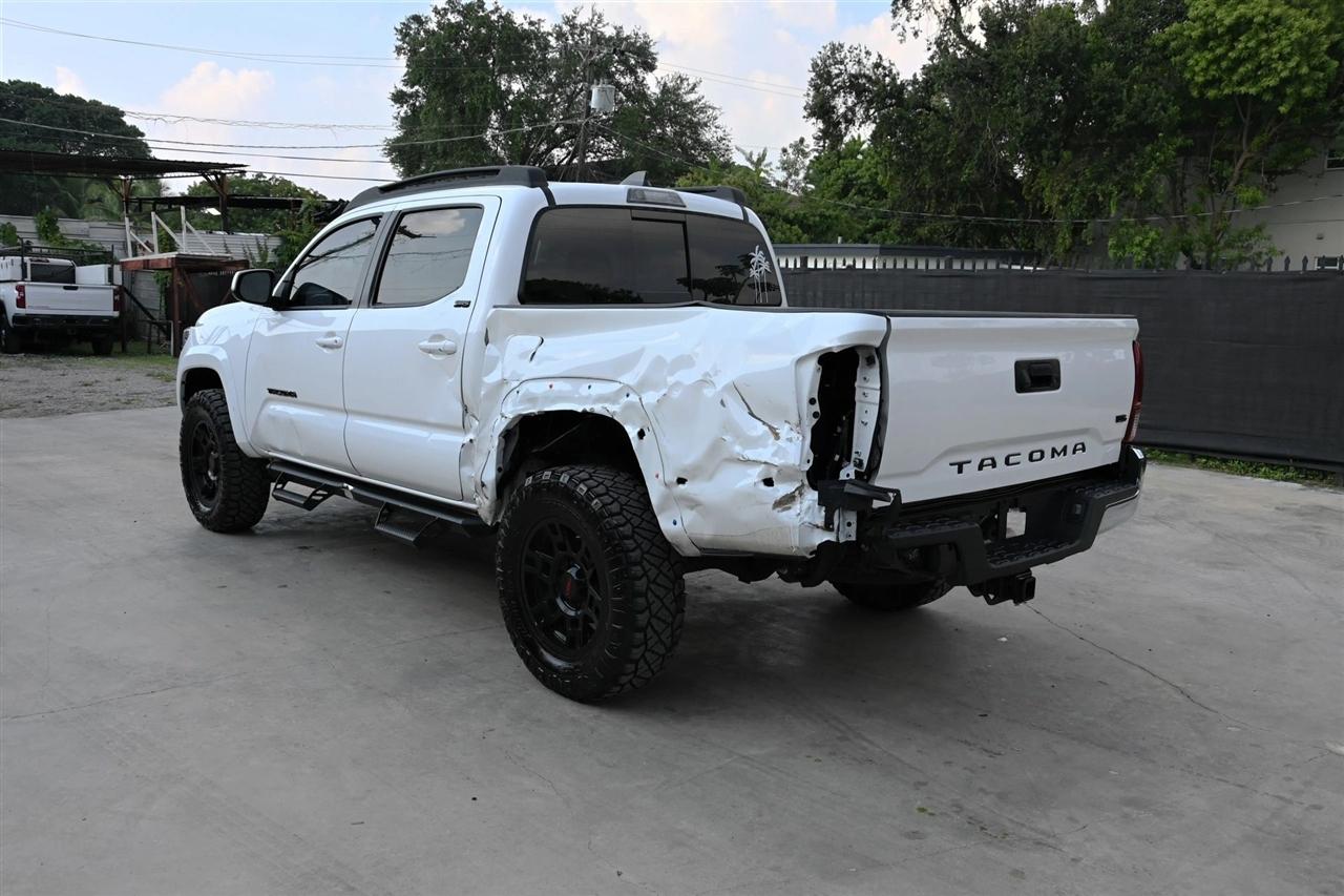Toyota Tacoma photo 5
