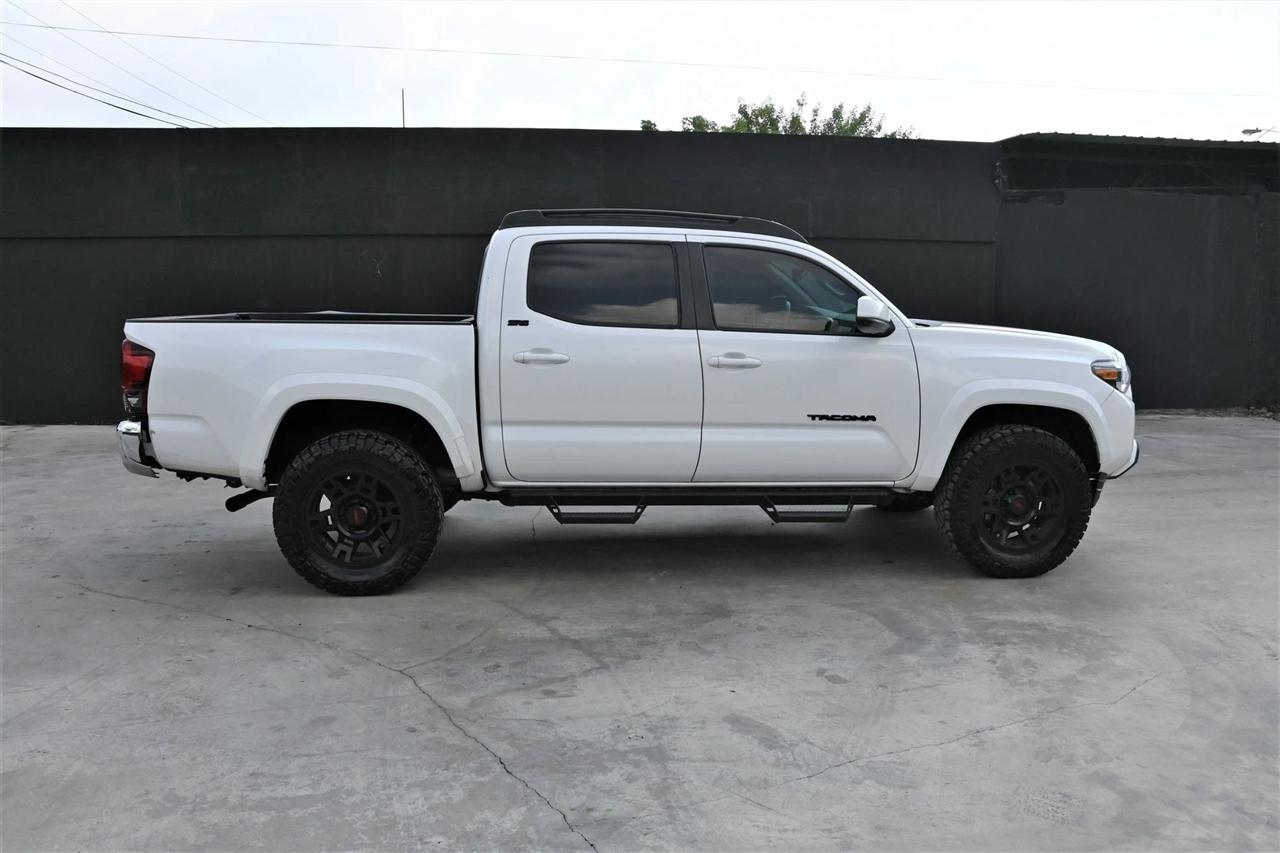 Toyota Tacoma photo 6