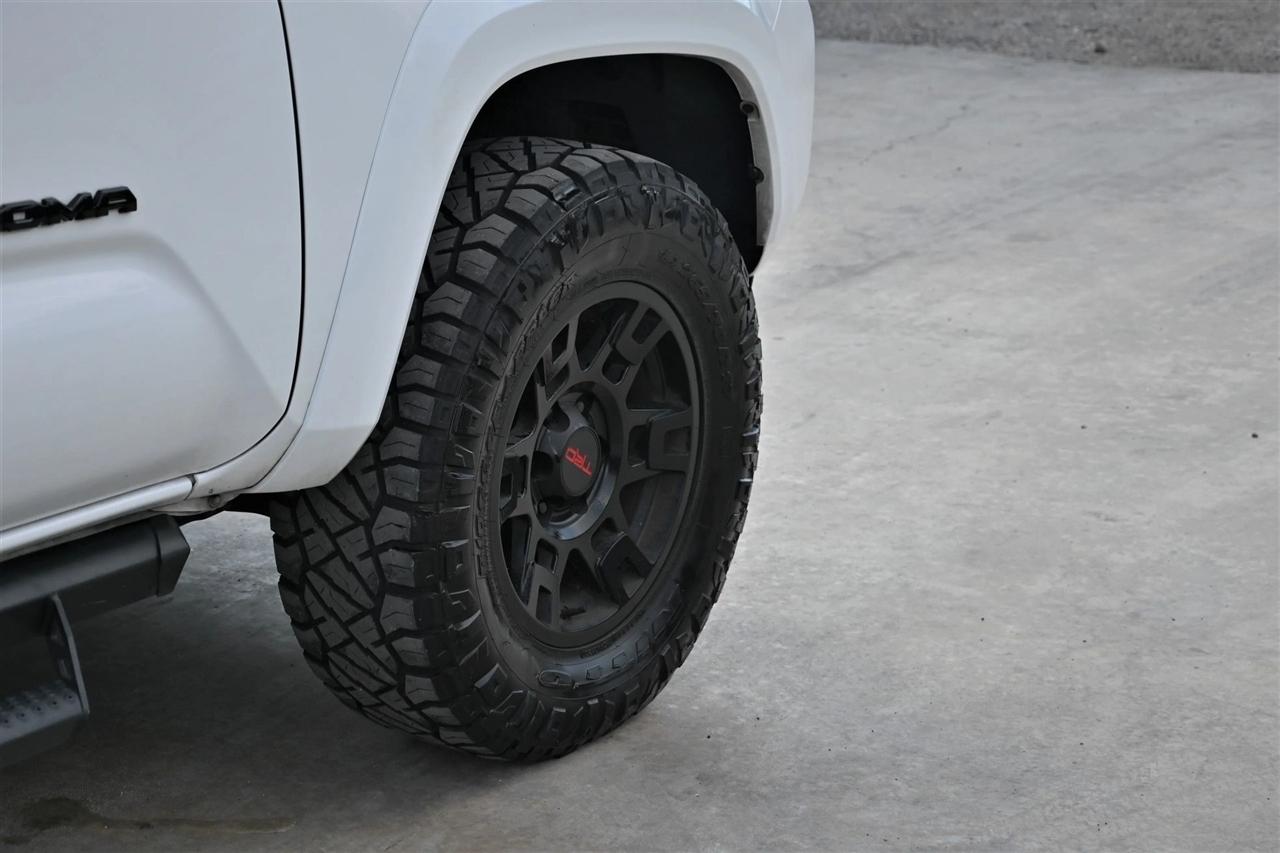 Toyota Tacoma photo 9
