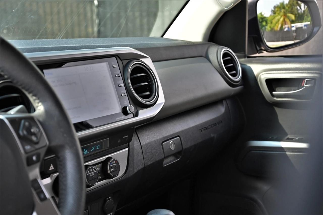 Toyota Tacoma photo 10