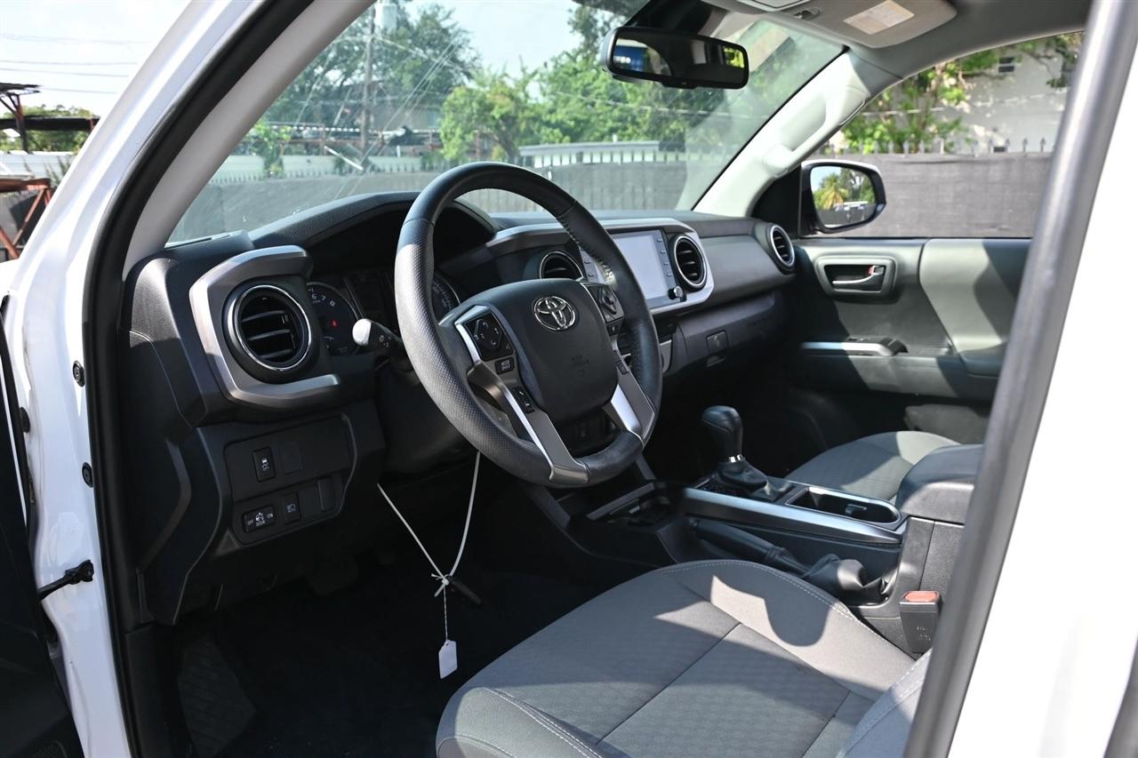 Toyota Tacoma photo 12