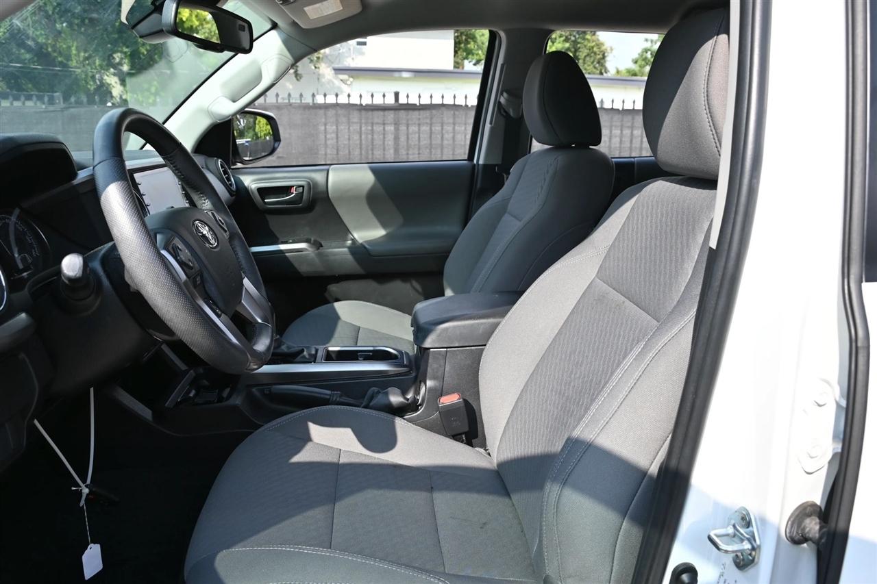 Toyota Tacoma photo 14