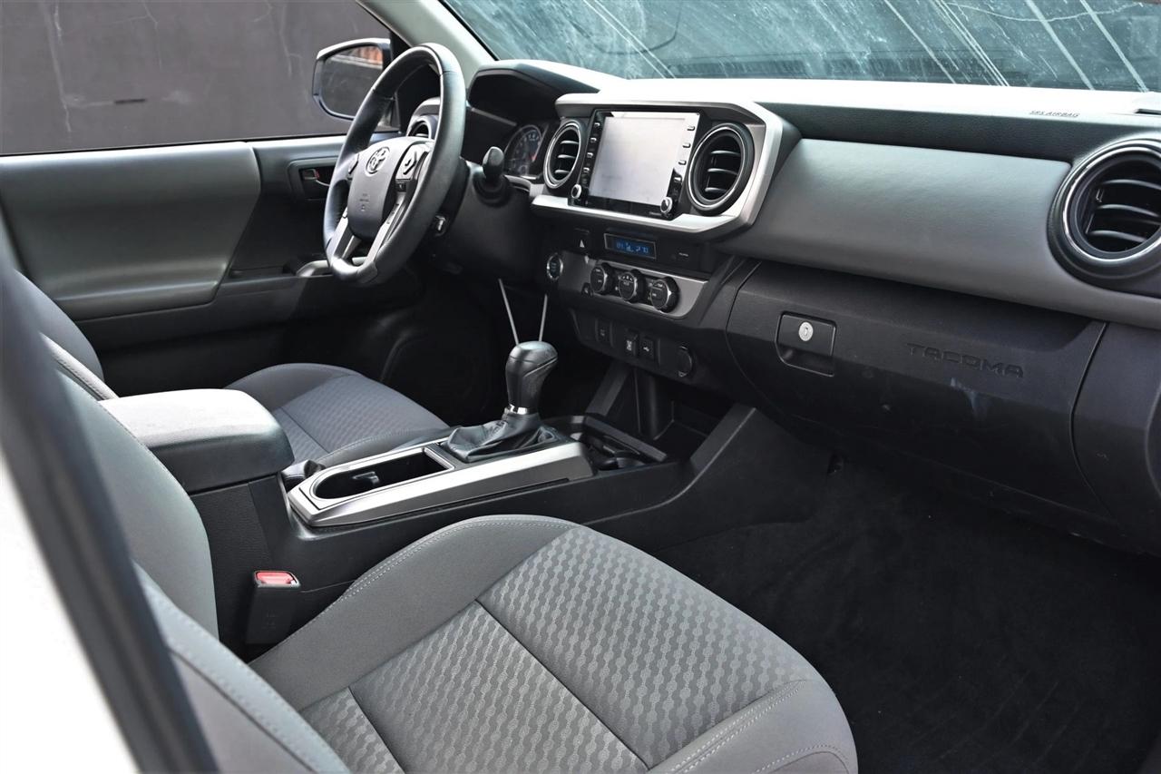 Toyota Tacoma photo 16