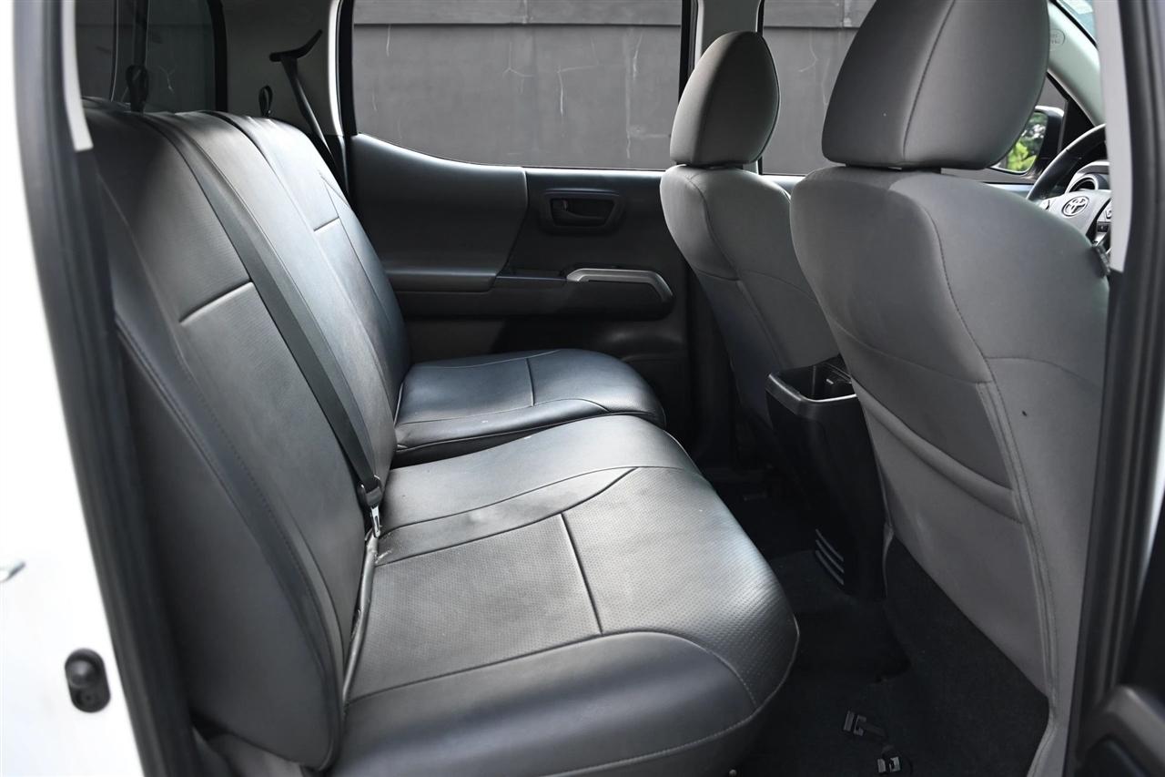 Toyota Tacoma photo 17
