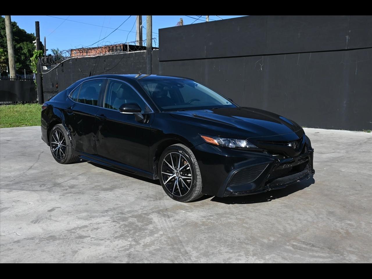 2024 Toyota Camry SE Sedan 4D