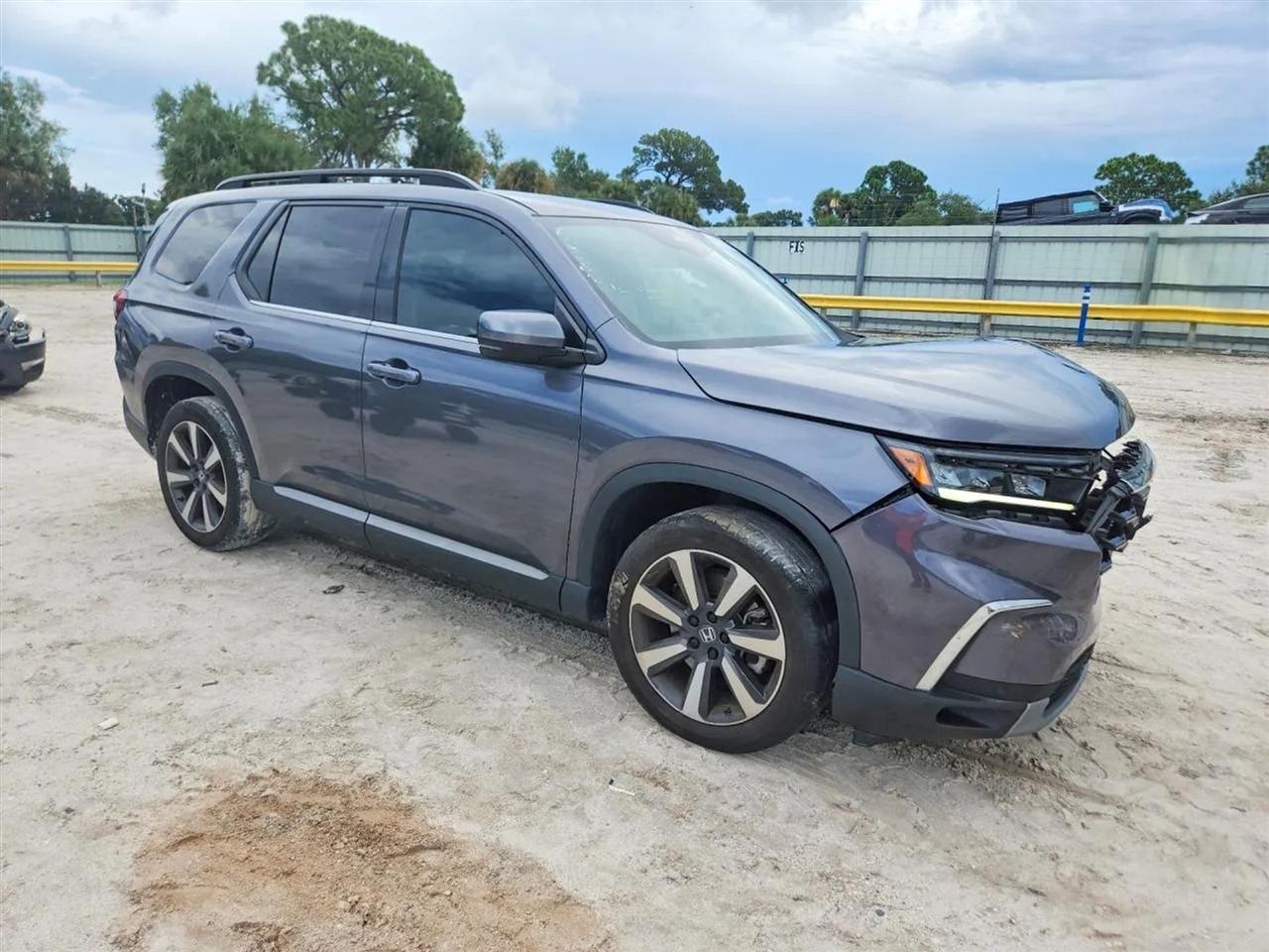 2025 Honda Pilot Touring Sport Utility 4D