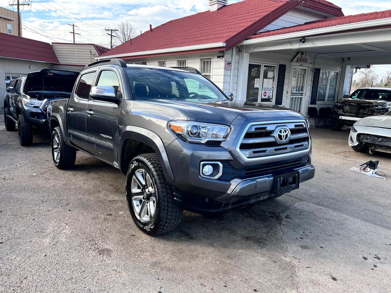 2017 Toyota Tacoma Limited Double Cab 5' Bed V6 4x4 AT (Natl)
