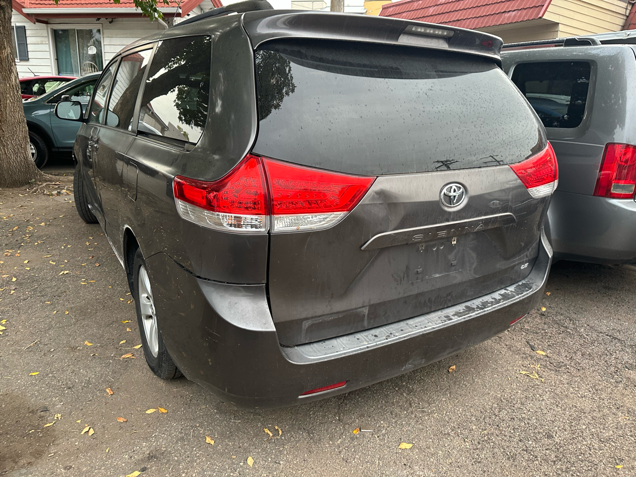 2013 Toyota Sienna 5dr 7-Pass Van V6 LE FWD (Natl)