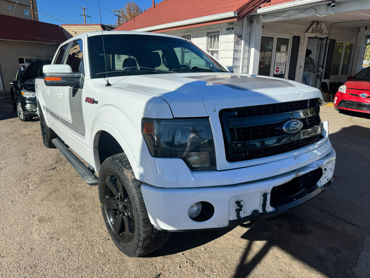 2013 Ford F-150 4WD SuperCrew 145" Platinum
