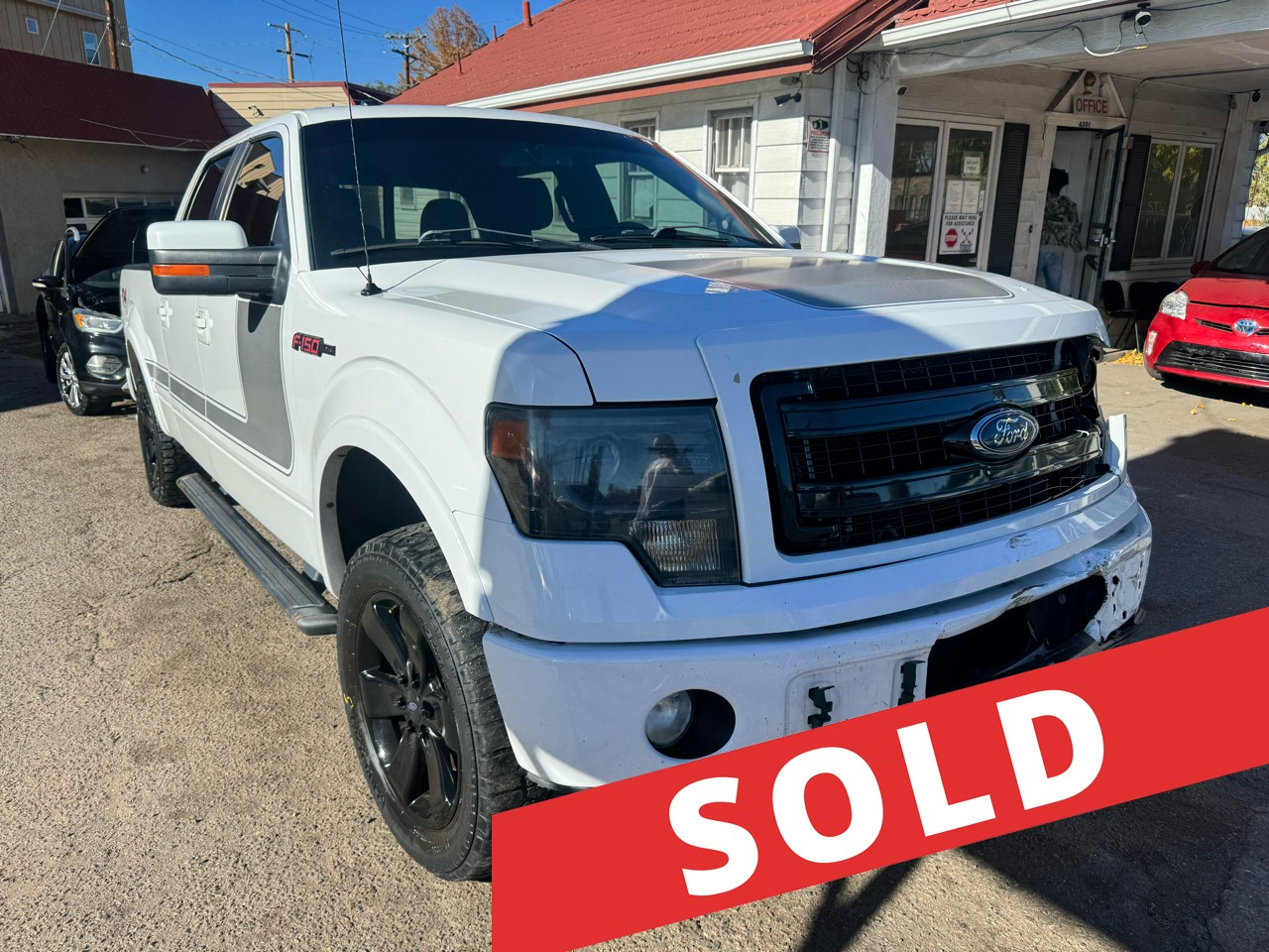 2013 Ford F-150 4WD SuperCrew 145" Platinum