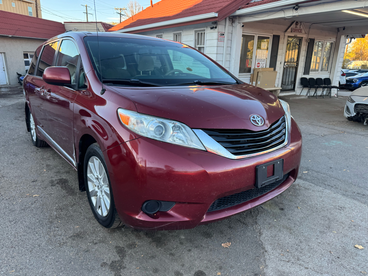 2014 Toyota Sienna 5dr 7-Pass Van V6 LE AWD (Natl)