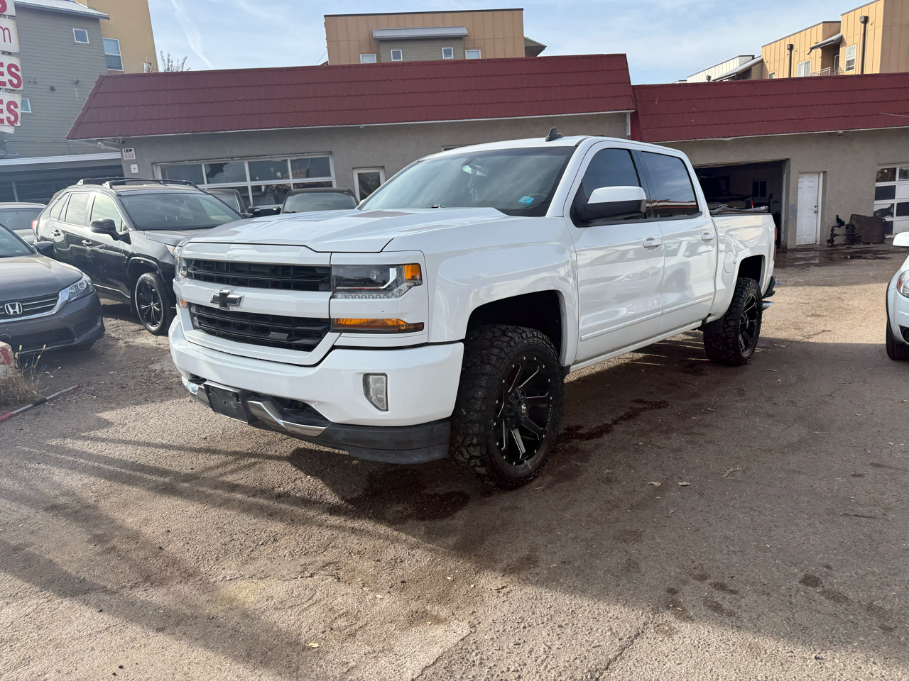 2017 Chevrolet Silverado 1500 4WD Crew Cab 143.5" LT w/2LT