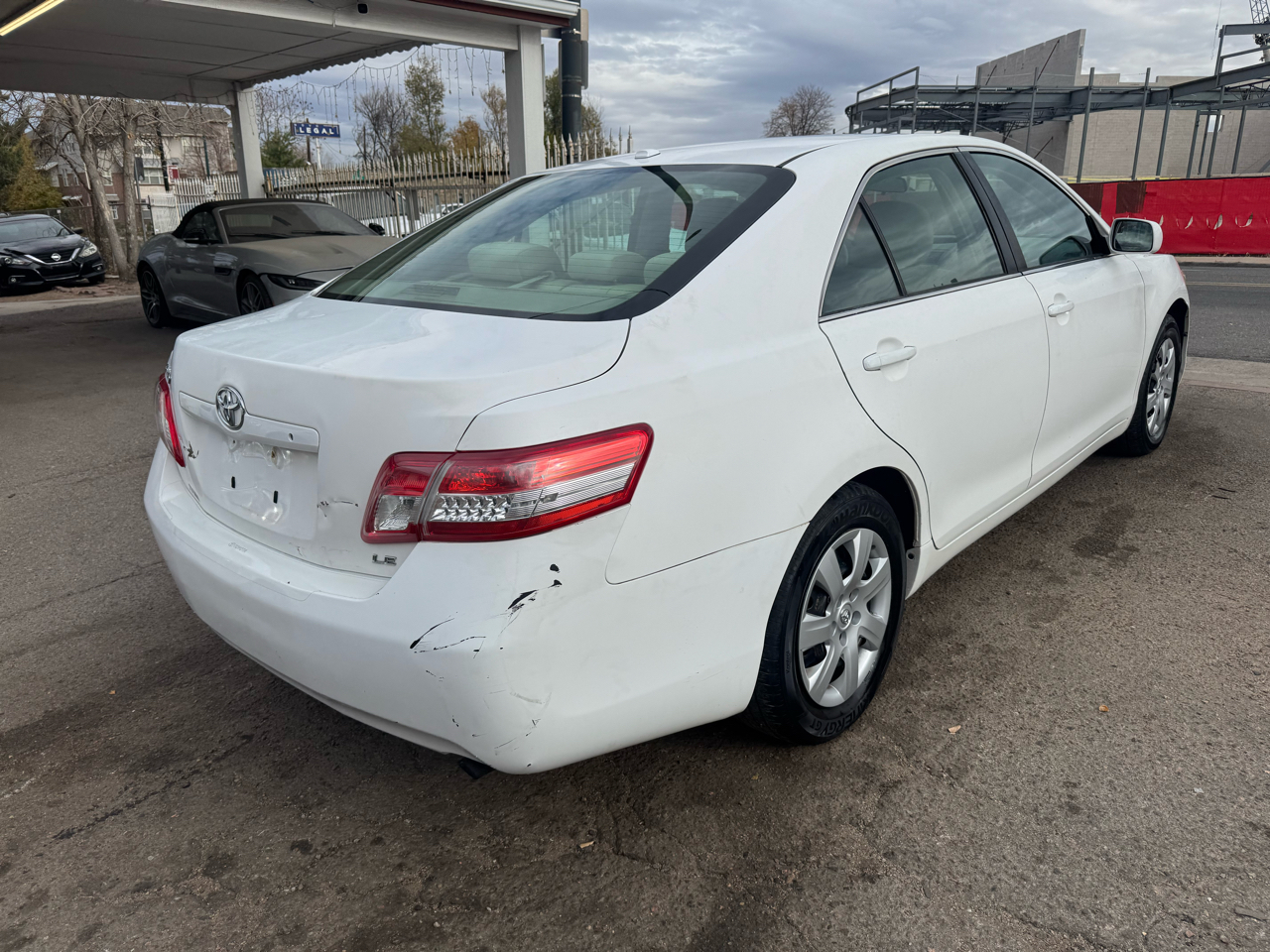2011 Toyota Camry 4dr Sdn I4 Man LE (Natl)