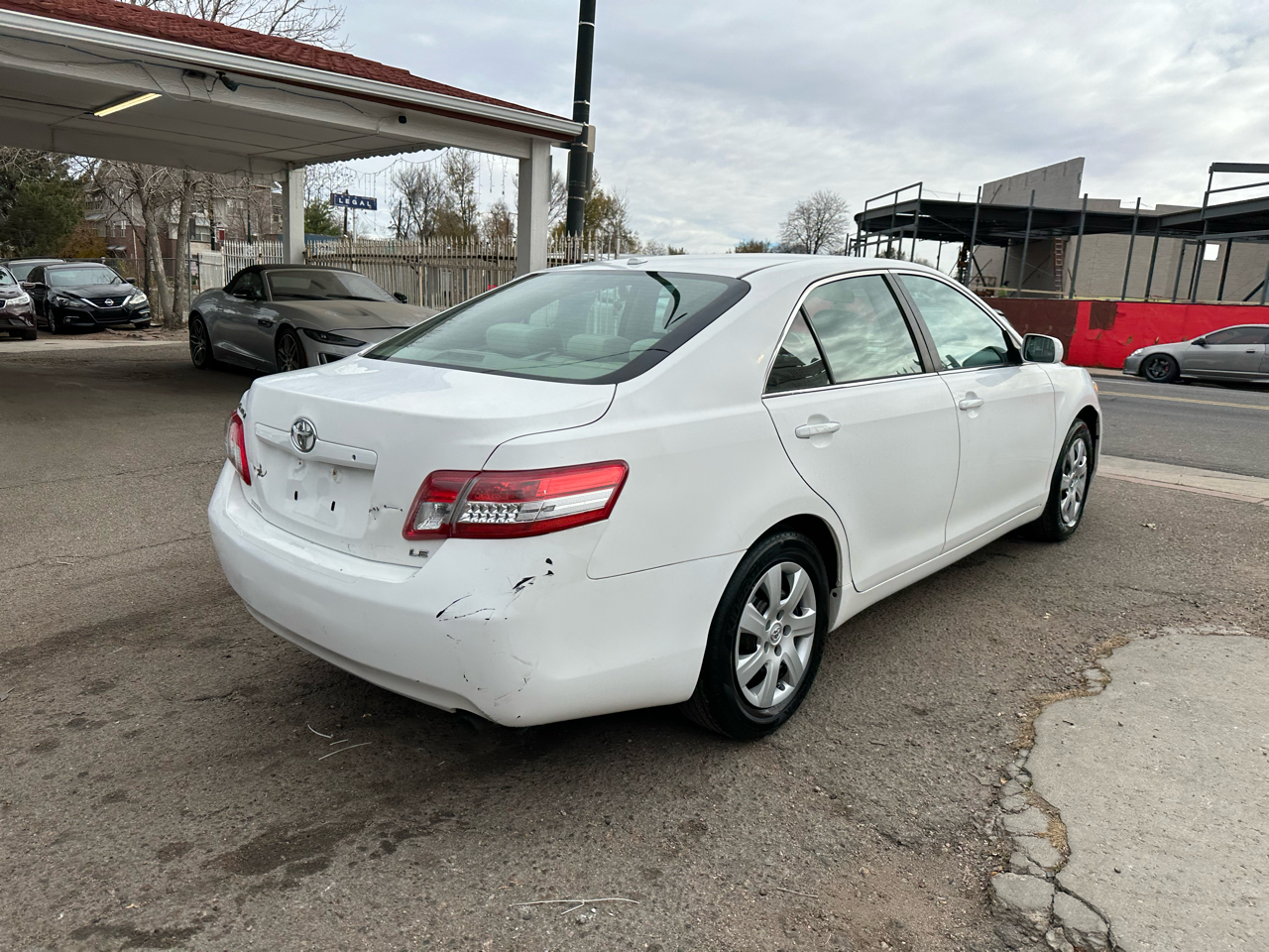 2011 Toyota Camry 4dr Sdn I4 Man LE (Natl)