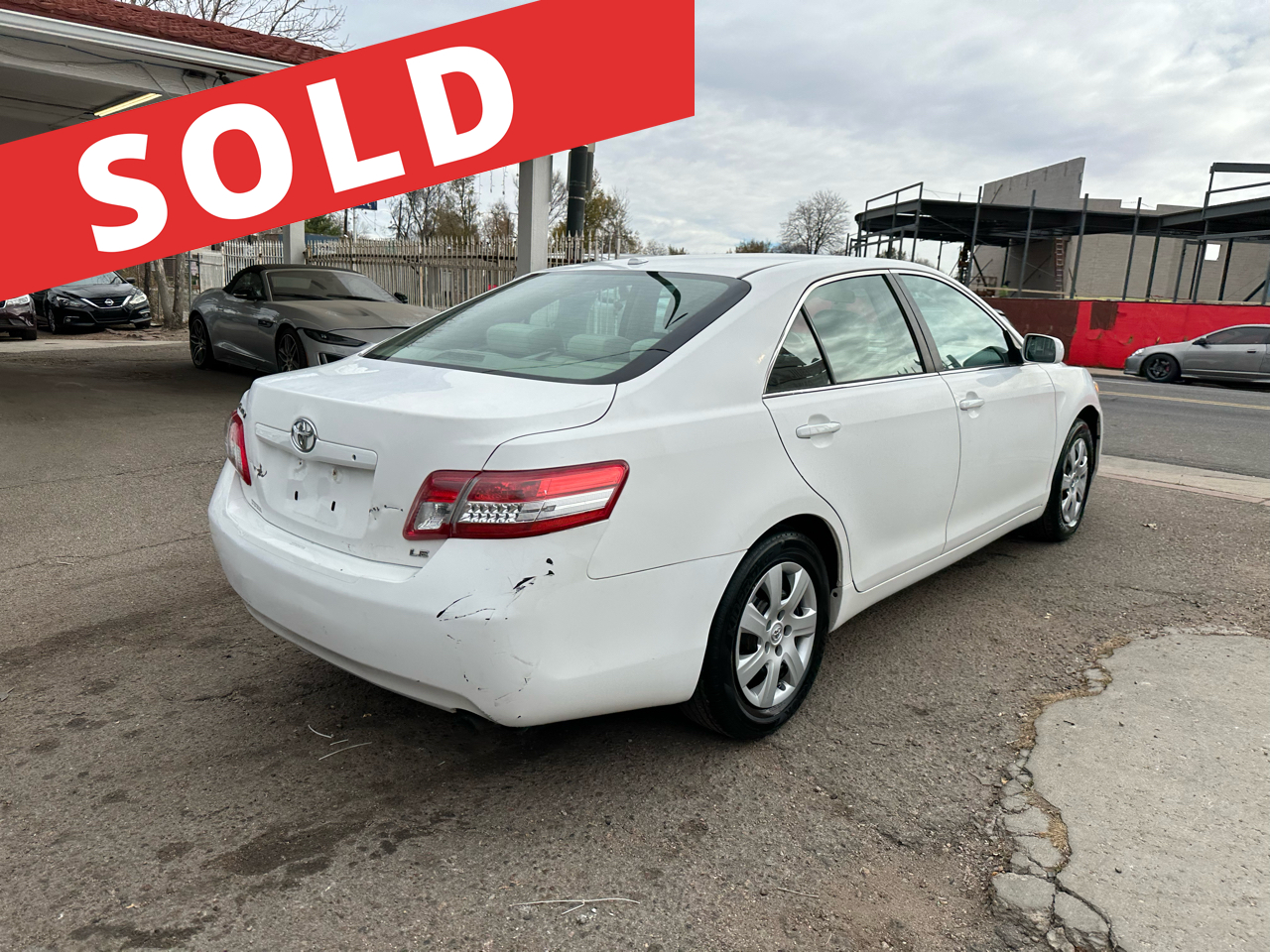 2011 Toyota Camry 4dr Sdn I4 Man LE (Natl)