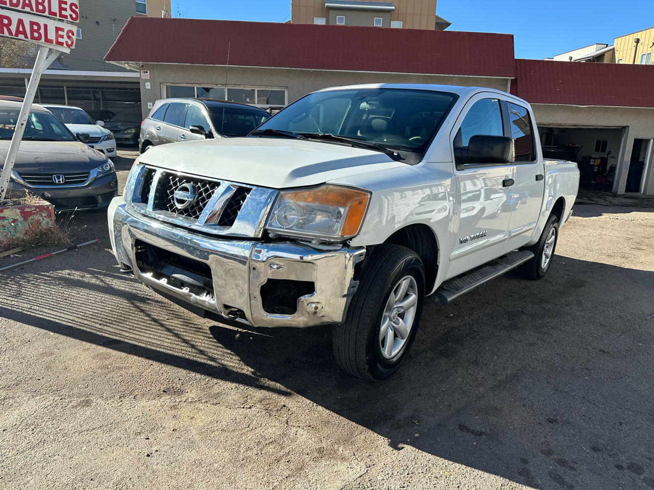 2014 Nissan Titan 4WD Crew Cab SWB SV