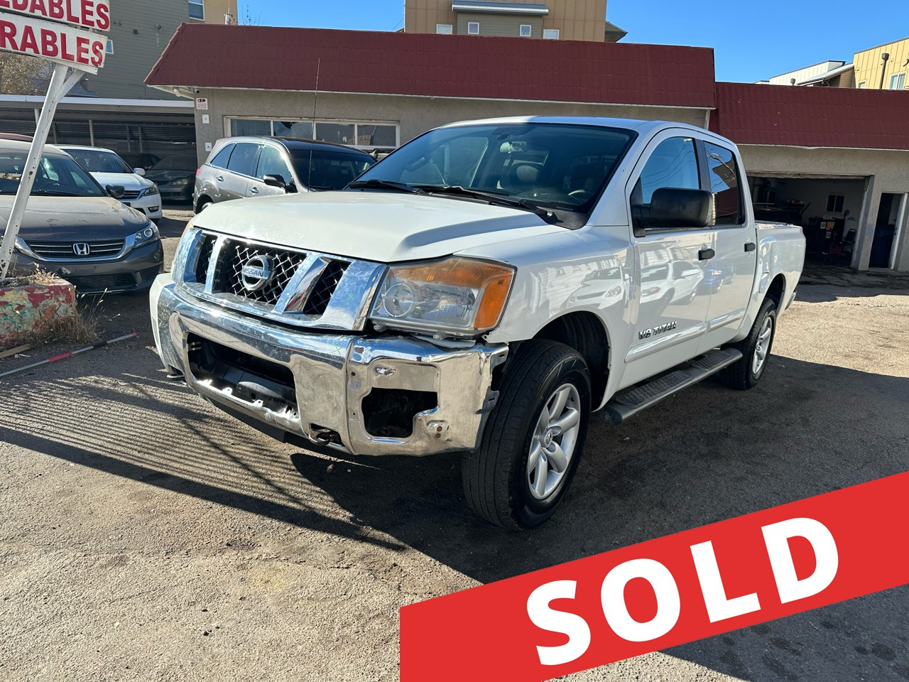 2014 Nissan Titan 4WD Crew Cab SWB SV