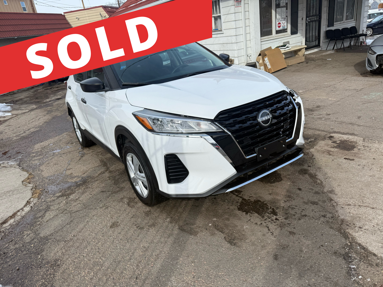 2023 Nissan Kicks S's photo