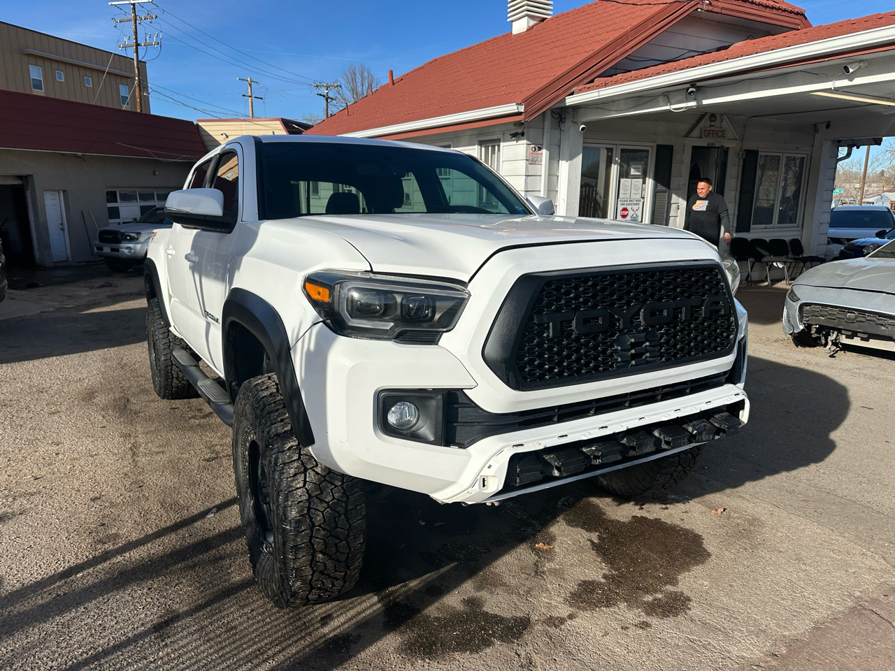 2017 Toyota Tacoma TRD Off Road Double Cab 5' Bed V6 4x4 MT (Natl)