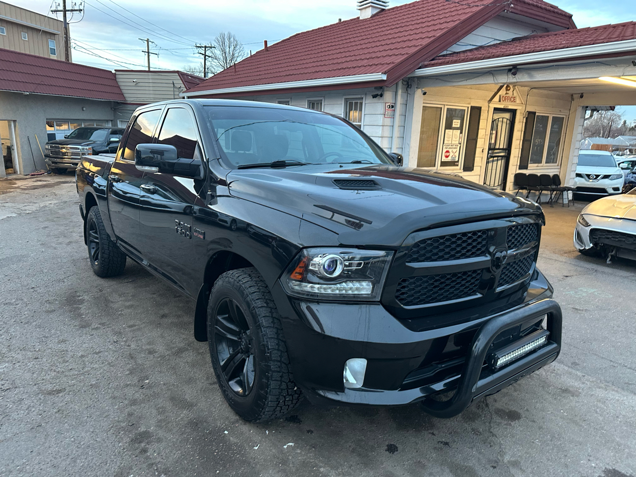 2017 RAM 1500 Night 4x4 Crew Cab 5'7" Box