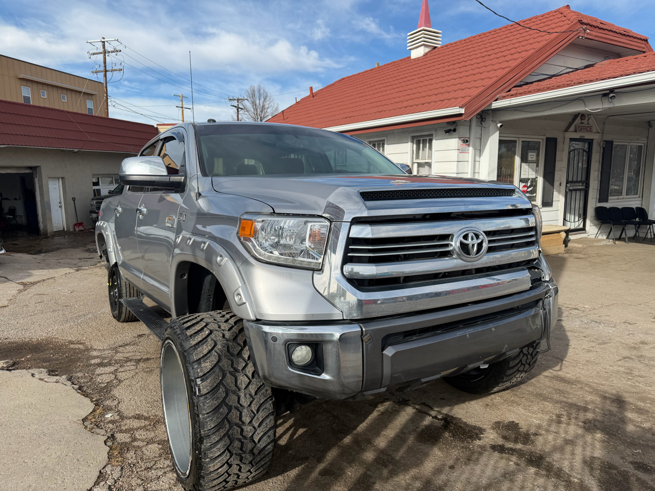 2016 Toyota Tundra 4WD Truck CrewMax 5.7L FFV V8 6-Spd AT Platinum (Natl)