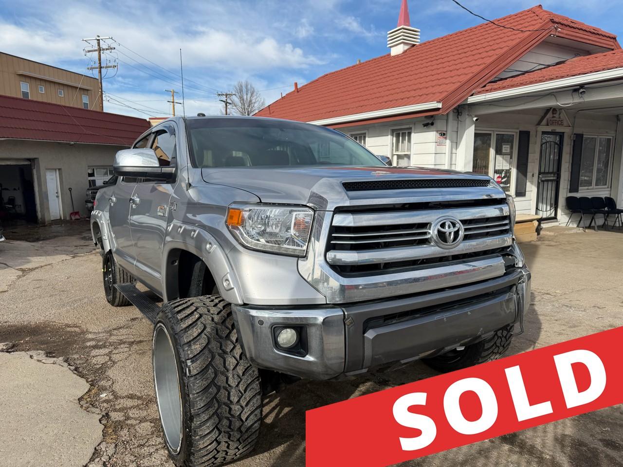 2016 Toyota Tundra 4WD Truck CrewMax 5.7L FFV V8 6-Spd AT Platinum (Natl)