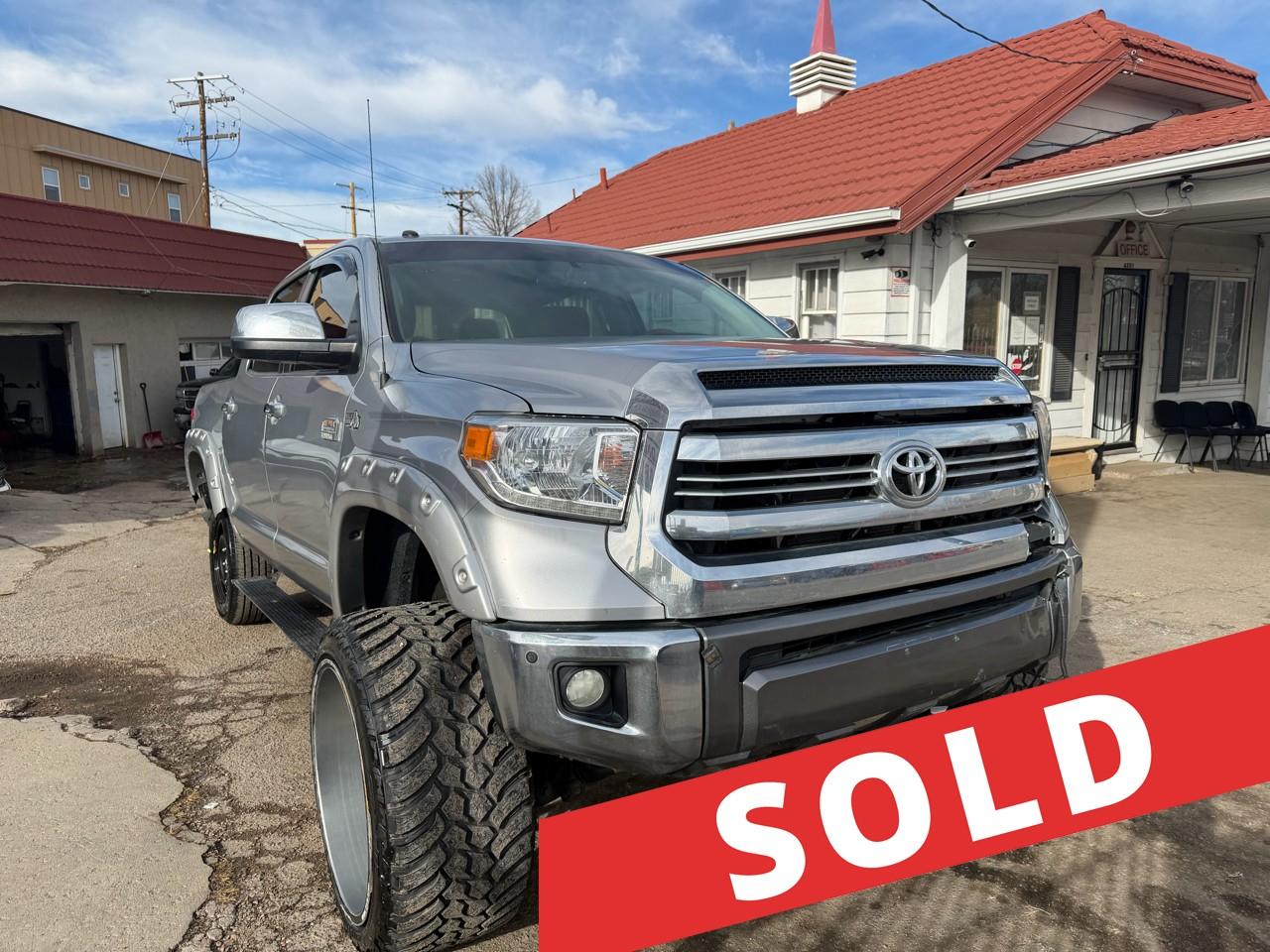 2016 Toyota Tundra 4WD Truck CrewMax 5.7L FFV V8 6-Spd AT Platinum (Natl)