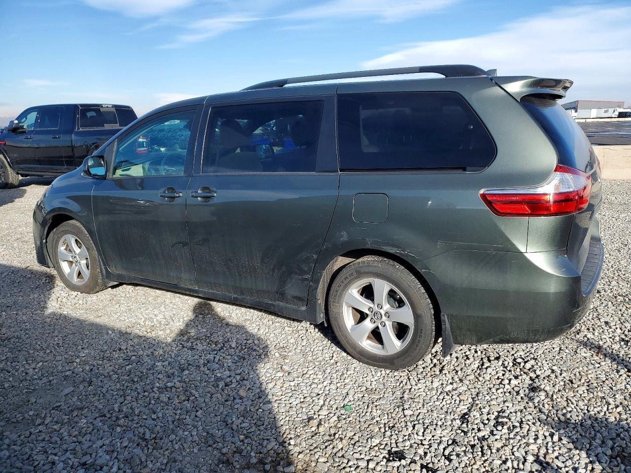 2018 Toyota Sienna LE FWD 8-Passenger (Natl)