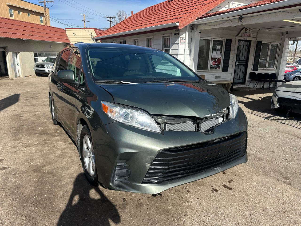 2018 Toyota Sienna LE FWD 8-Passenger (Natl)