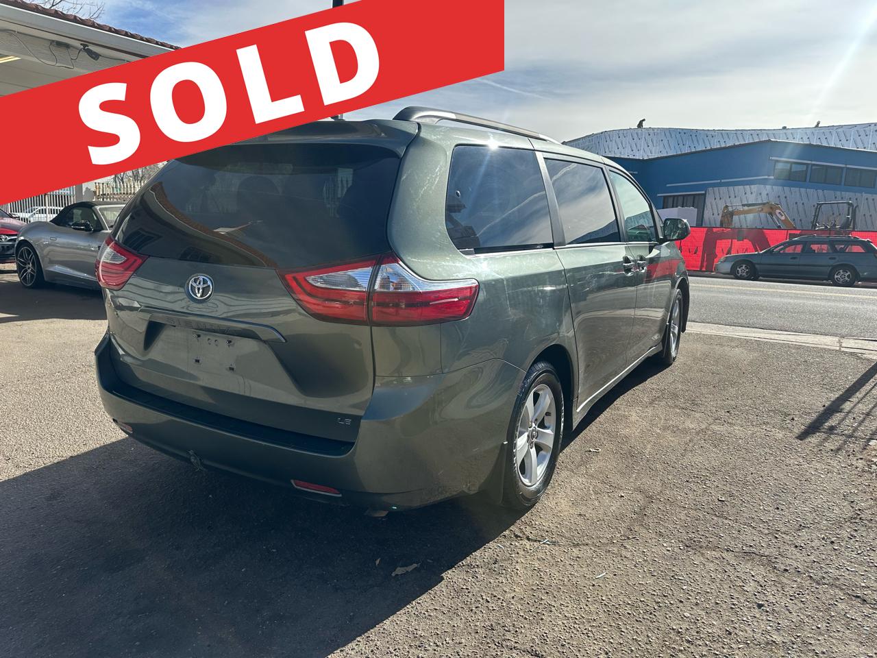 2018 Toyota Sienna LE FWD 8-Passenger (Natl)