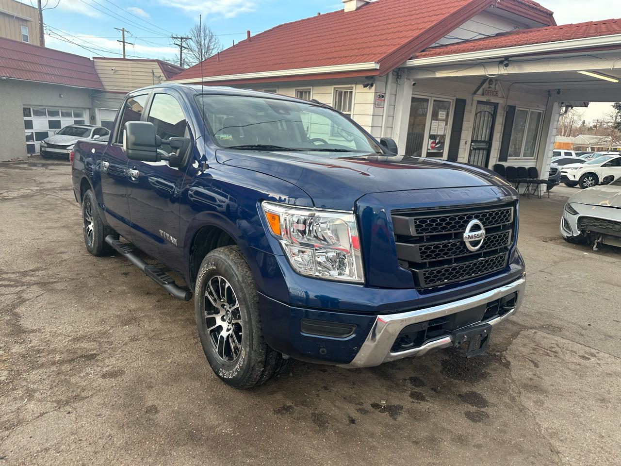 2021 Nissan Titan 4x4 Crew Cab SV