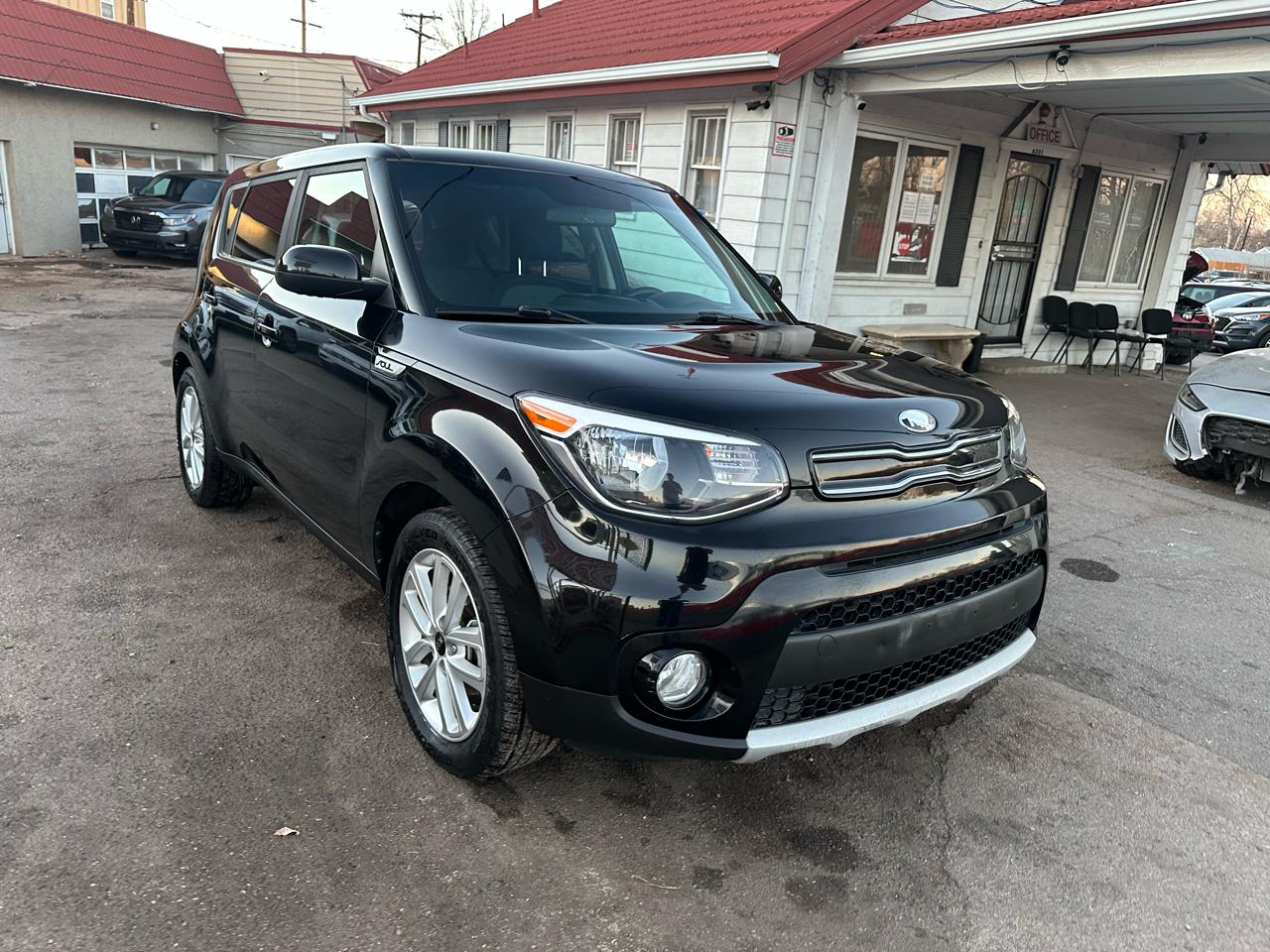 2019 Kia Soul + Auto