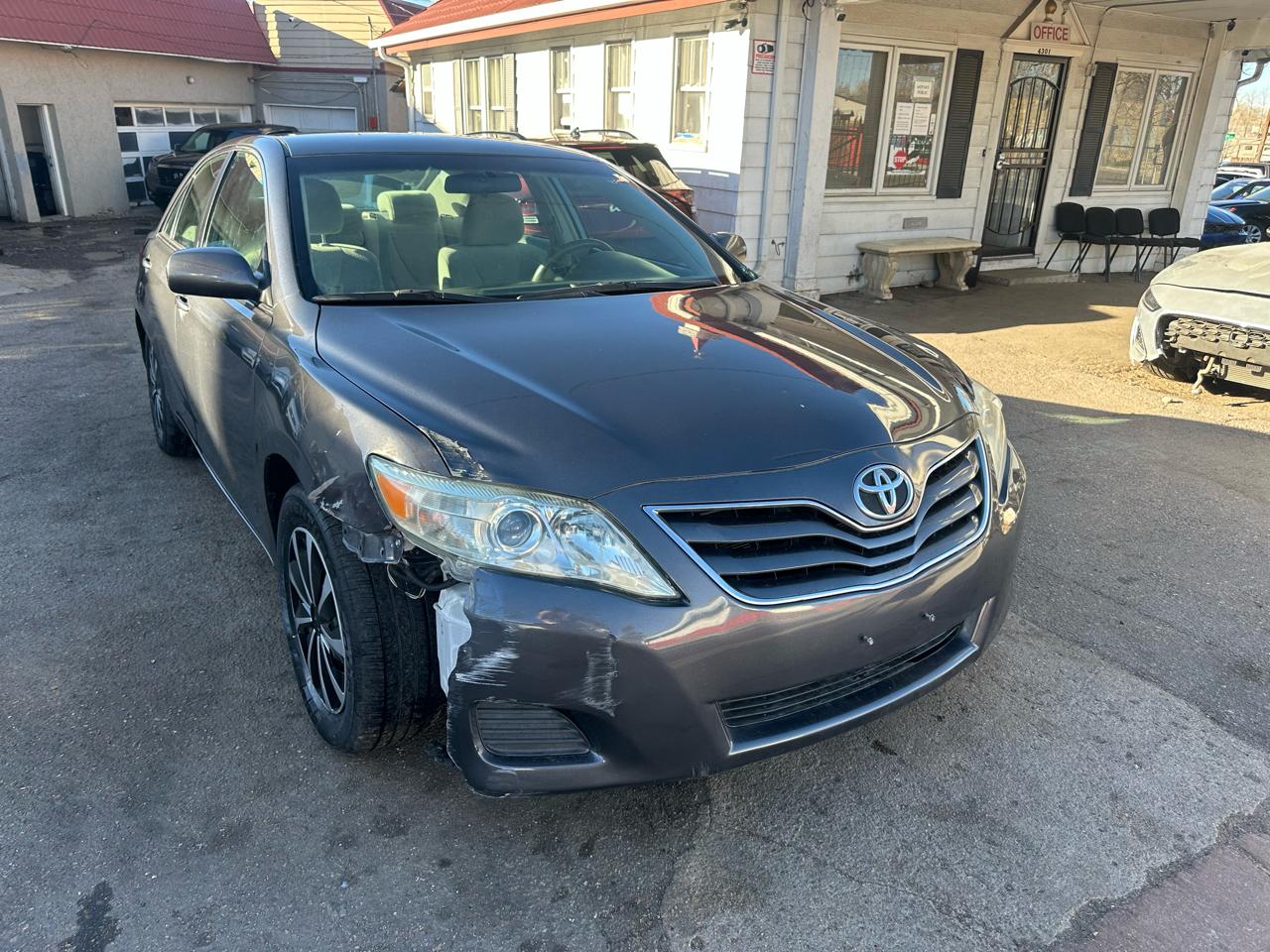 2011 Toyota Camry 4dr Sdn I4 Man LE (Natl)