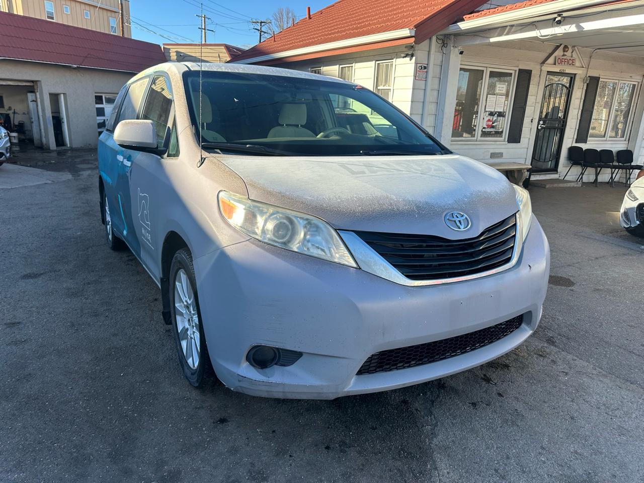 2014 Toyota Sienna 5dr 7-Pass Van V6 LE AWD (Natl)