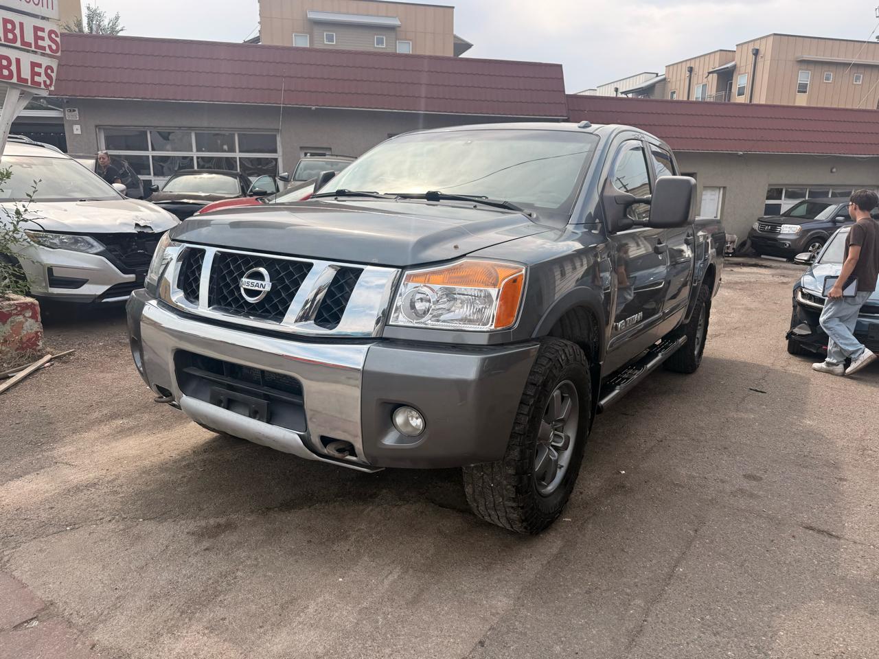 2014 Nissan Titan 4WD Crew Cab SWB PRO-4X