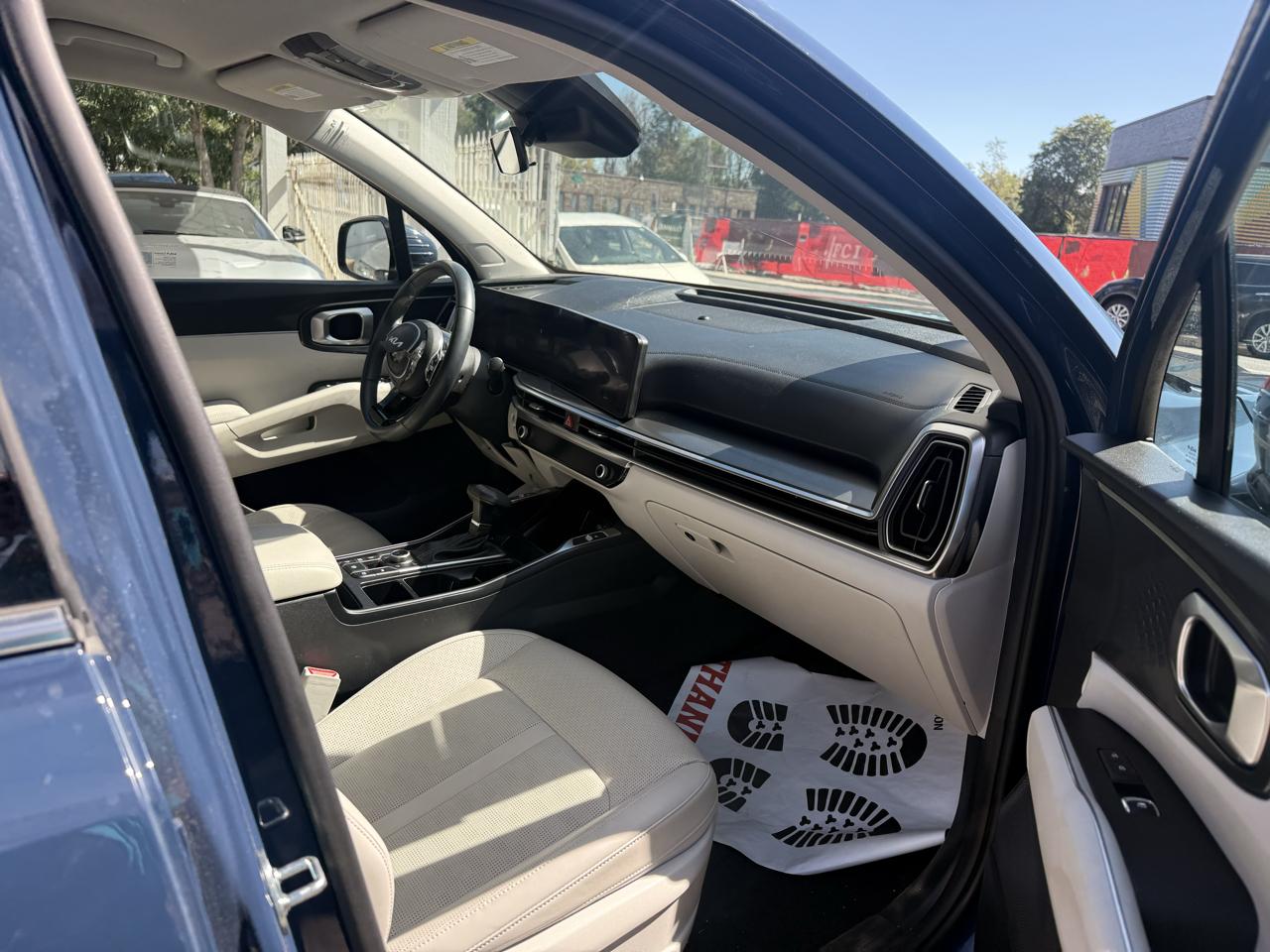 2025 Kia Sorento S - Photo 13