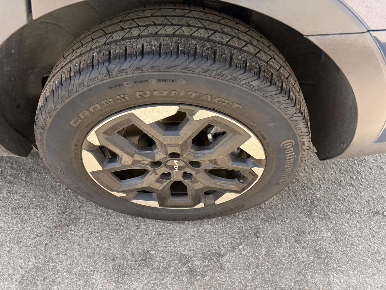 2025 Kia Sorento S - Photo 15