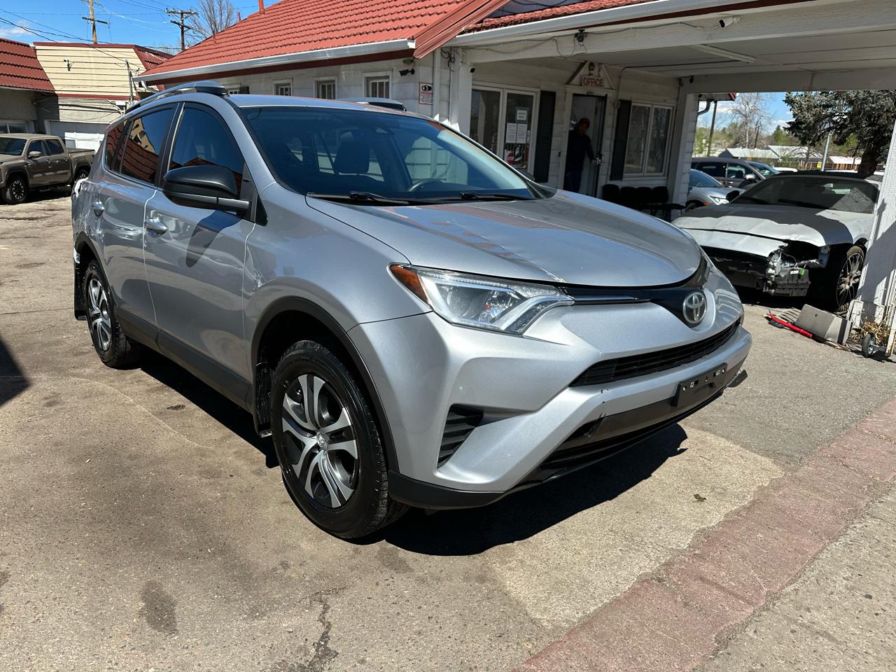 2018 Toyota RAV4 LE AWD (Natl)
